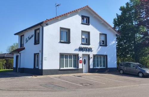 Gironcourt-sur-Vraine Hôtel | Logis Hôtel Restaurant La Vraine
