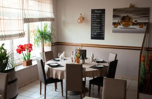 Gironcourt-sur-Vraine Hôtel | Logis Hôtel Restaurant La Vraine