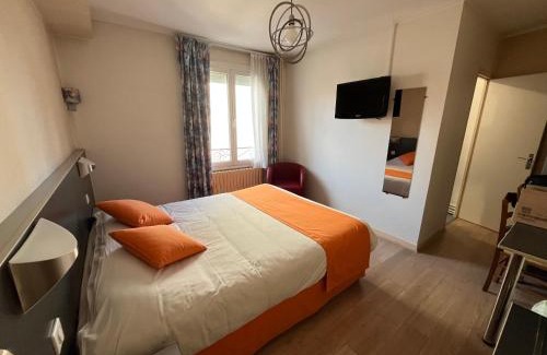 Beaumont-sur-Sarthe Hôtel | Logis Hôtel & Restaurant de la Barque