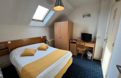 Beaumont-sur-Sarthe Hôtel | Logis Hôtel & Restaurant de la Barque