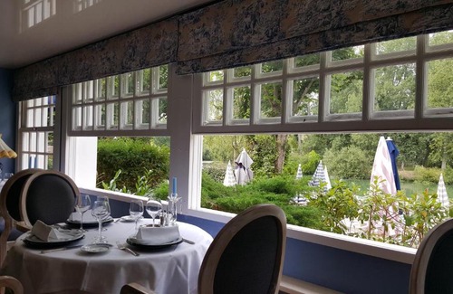 Germigny-l'Eveque Hôtel | LOGIS - Hôtel & Restaurant Le Gonfalon