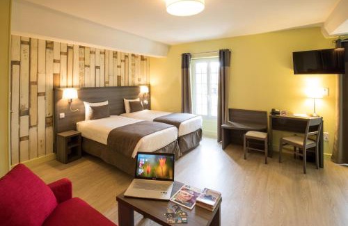 Le Mele-sur-Sarthe Hôtel | Logis Hôtel Restaurant de la Poste