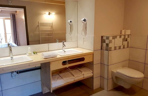 Tence Hôtel | Logis Hôtel Restaurant de la Poste