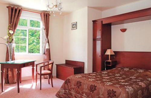 Le Wast Hôtel | Logis Hôtel & Restaurant - Le Château Des Tourelles 3 étoiles