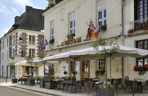 Richelieu Hôtel | Logis Hôtel Restaurant Le Puits Doré
