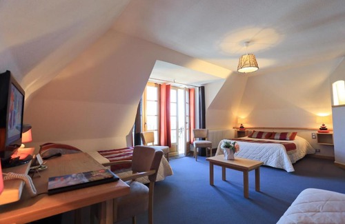 Salers Hôtel | Logis Hôtel Restaurant & Spa les Remparts