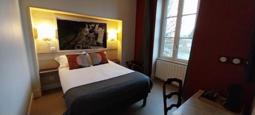 Saint-Remy-de-Blot Hôtel | Logis hôtels Auberge du Château