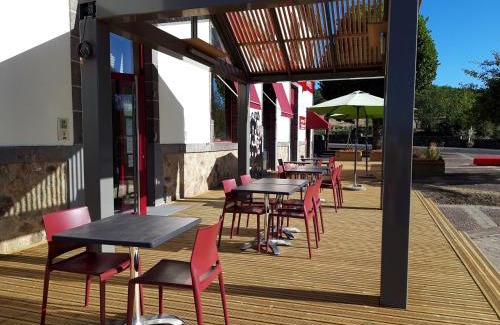 Saint-Remy-de-Blot Hôtel | Logis hôtels Auberge du Château