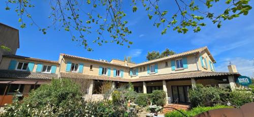 Mollans-sur-Ouveze Hôtel | Logis Hôtels Le Saint Marc