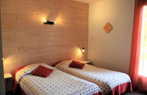 Mollans-sur-Ouveze Hôtel | Logis Hôtels Le Saint Marc