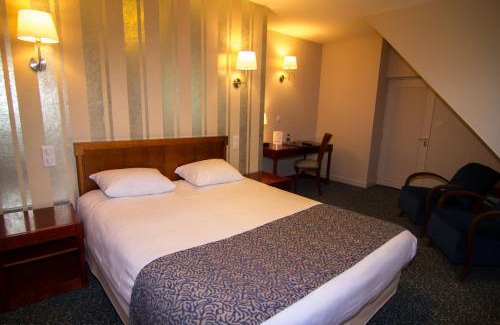 Combourg Hôtel | Logis Hotel Du Chateau