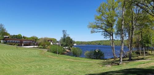Neuvic Hôtel | Logis Hotel du Lac