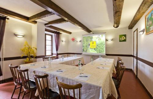 Saint-Sauves-d'Auvergne Hôtel | Logis Hotel De La Poste