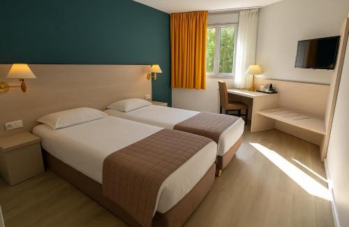 Nantua Hôtel | Logis Hotel L'Embarcadère