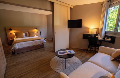 Nantua Hôtel | Logis Hotel L'Embarcadère