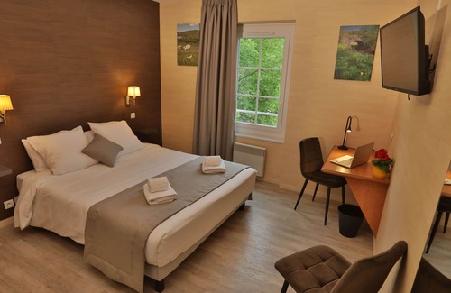 Salles-la-Source Hôtel | L'HÔTEL DES BAINS - Salles-la-Source