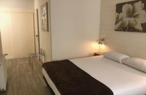 Saint Dezery Hôtel | Logis Hotel Les Gravades Ussel