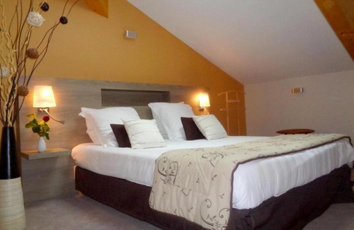 Cayres Hôtel | Logis Hotel Restaurant La Croisée des Chemins