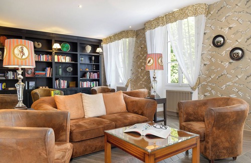 Salbris Hôtel | Logis Le Domaine De Valaudran