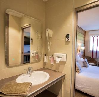 Autrans-Meaudre-en-Vercors Hôtel | Logis Le Vernay