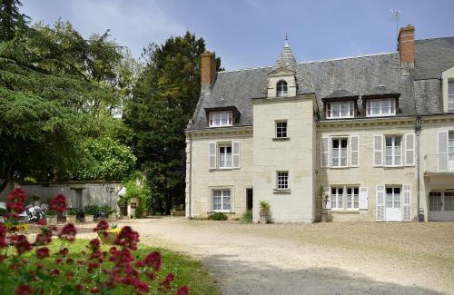 Beaumont-en-Veron Hôtel | Logis Manoir De La Giraudière