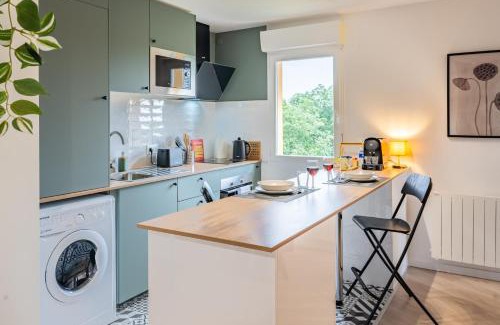 Chatellerault Appartement | Logis Verde à 5 minutes de l'autoroute A10, balcon & parking privé