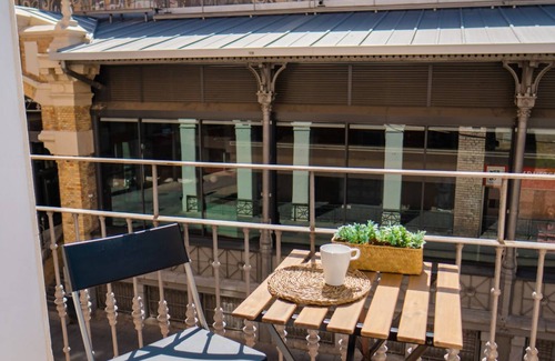 San Pablo Appartement | LOIRA AUGUSTO I: Light and Views at Central Market