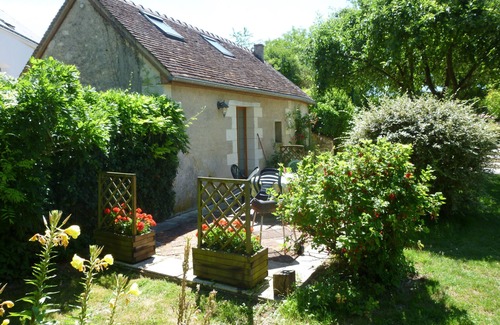 Perrusson Cottage | Gite de la vallée de la Loire pour 4/5 avec superbe piscine chauffée et lac de pêche de la carpe