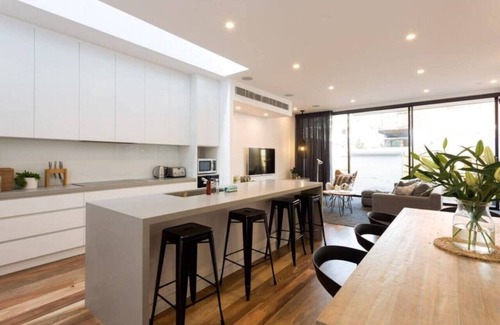 Collingwood Appartement | Lola · "Lola" trois niveaux de style avec terrasse sur le toit