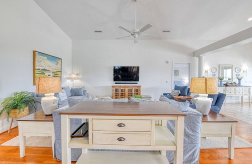 Long Bay Estates Maison | Lollipops Beach House - Four Bedroom, Three Bath, Private Pool in Long Bay