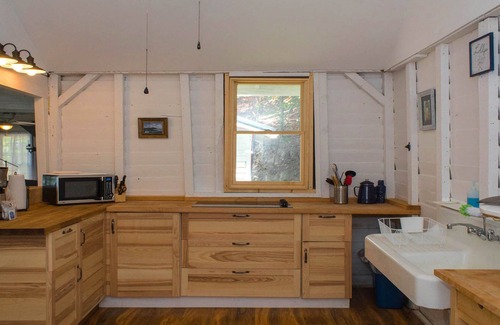 Valois Cottage | Lolly's Cottage - Une expérience privée de Seneca Lake!