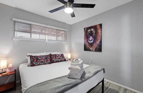 Camelback East Maison | Loma Linda Courtyard Suites
