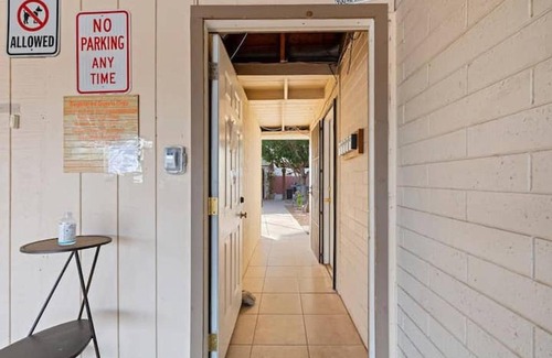 Camelback East Maison | Loma Linda Courtyard Suites