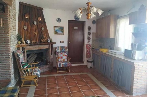 Durcal Maison | Loma Negra Rural House, with fireplace, swimming pool and barbecue