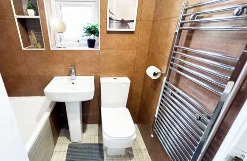 Stratford Maison | London 2 Bedroom Modern Cosy Stratford East Central Metro Sleeps 5 Elizabeth