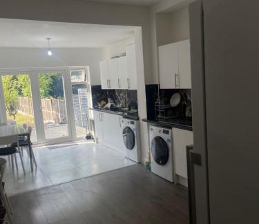 West Finchley Maison | London En-Suites