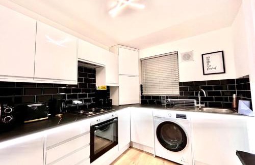 St. George's Appartement | London Flat - Good Access To Central and more!
