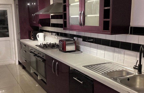 River Maison | London Heathway Bliss - Spacious 4-Bed House