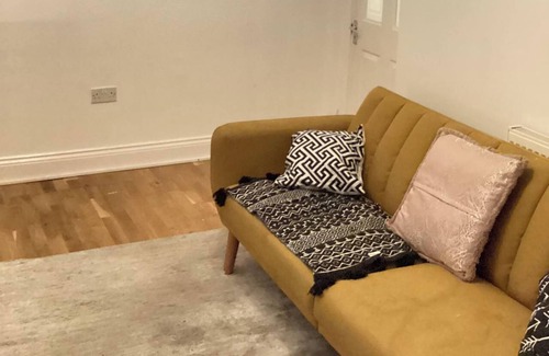 River Maison | London Heathway Bliss - Spacious 4-Bed House
