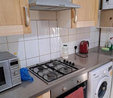 Loxford Maison | London Ilford town house - close to train station