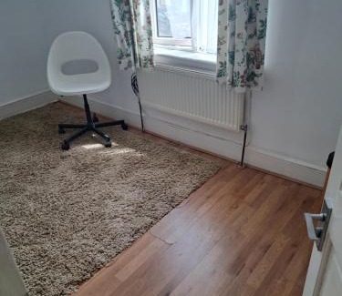 Loxford Maison | London Ilford town house - close to train station
