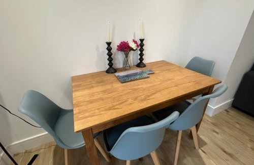 Luton Appartement | London Luton Airport Luxury Midland Apartments - GATED PARKING - Balcony - Sleeps 4