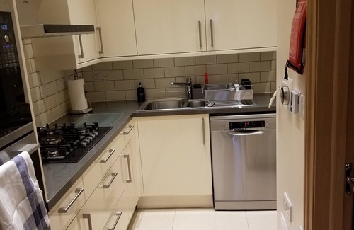 Clayhall Appartement | London Luxury 1 bed Flat 1 min Walk to Redbridge Tube Station, Parking, Aircon