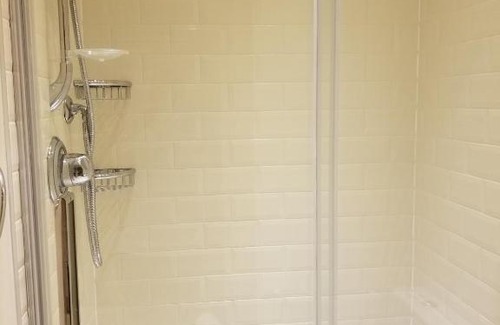 Valentines Appartement | London Luxury 1 bed flat 4 mins to Ilford Stn - kitchen, garden, parking, WiFi
