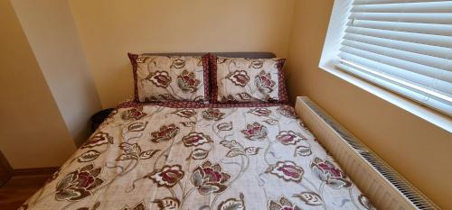 Valentines Appartement | London Luxury 3 bedroom large apartment, aircon, free parking, station 4 mins walk