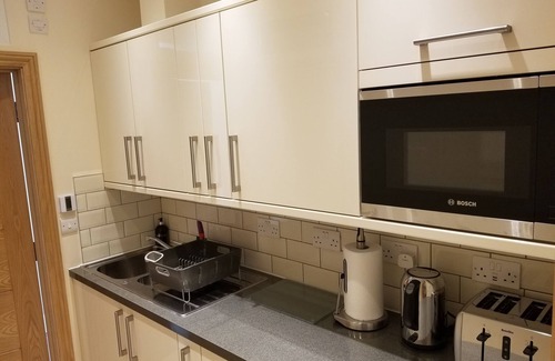 Clayhall Appartement | London Luxury 4 Bedroom with 4 On suite Bathrooms and Free Parking Close to Tube