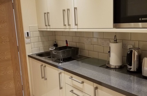 Clayhall Appartement | London Luxury 4 Bedroom with 4 On suite Bathrooms and Free Parking Close to Tube