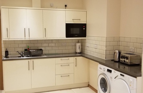 Clayhall Appartement | London Luxury Apartment Sleeps 4, 1 Min from Redbridge Station