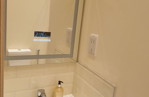 Valentines Appartement | London Luxury Studio Flat 4 mins to Ilford Stn with FREE parking