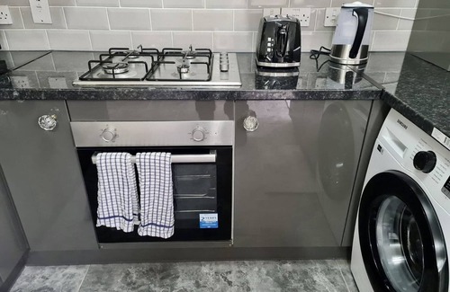 Thamesmead Maison | London - Sleeps 4 - Parking - Garden - Petfriendly